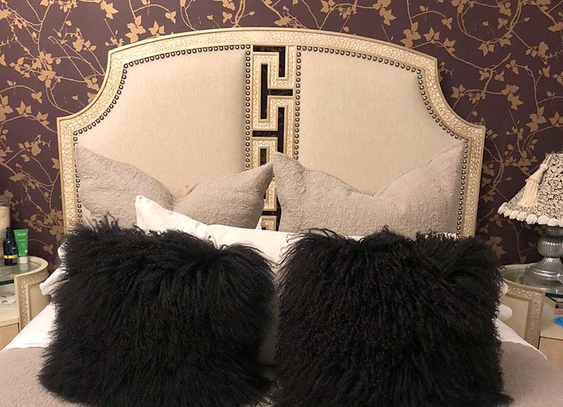Scatter cushions, throws, blankets and rugs 